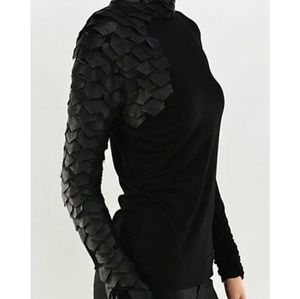 Gracia Mermaid Scales Black Top